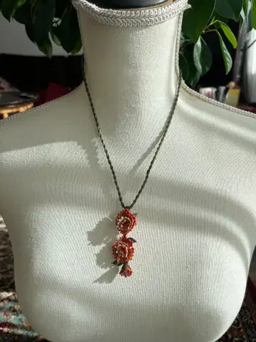 터키 이네오야 꽃 모티브 목걸이