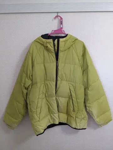 라임 그린 다운 자켓 후드 부착