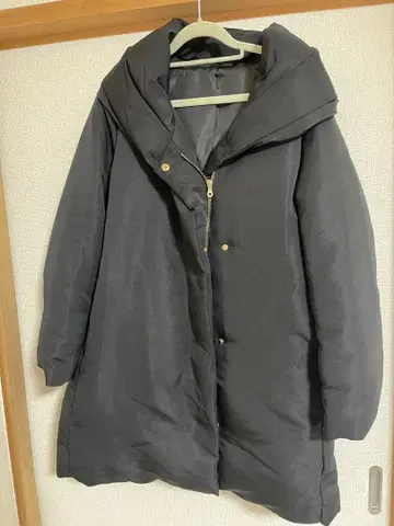 무릎 위 롱 기장 블랙 다운 자켓