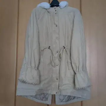 엑시즈팜 퍼 달린 베이지 롱 자켓