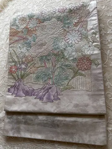 극상의 일품, 숨 막히는 아름다움 사가라 자수 후쿠로 오비