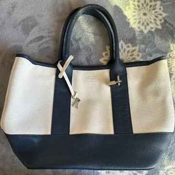 화이트/네이비 토트백