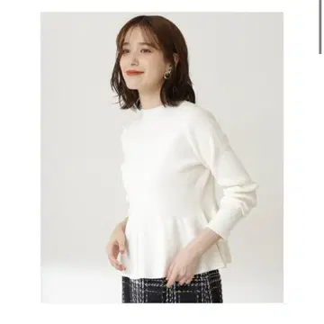 N. 내추럴 뷰티 베이직 보틀넥 페플럼 니트