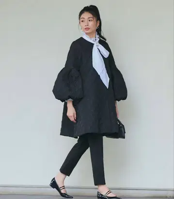 RUIRUE BOUTIQUE 볼륨 슬리브 퀼팅 플레어 코트