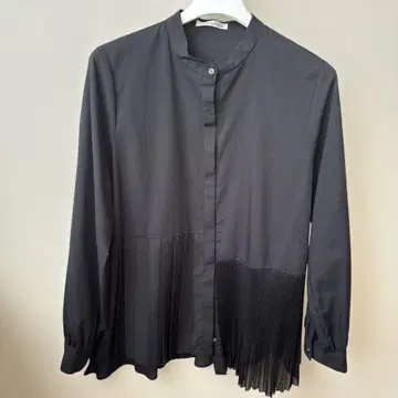 RAW FUDGE 블랙 플리츠 셔츠