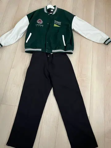 YEV'S 바시티 자켓