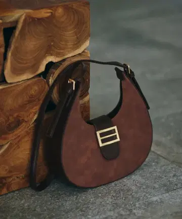 브라운 숄더백 핸드백 스타일