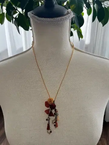 터키 이네오야 꽃 모티브 목걸이