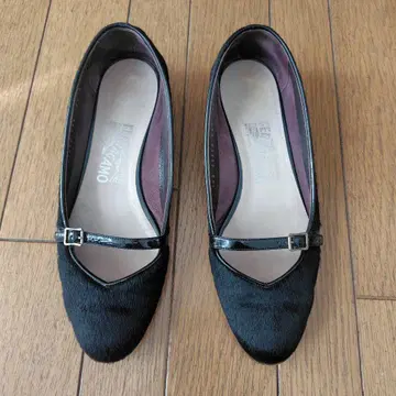 페라가모 Ferragamo 원 스트랩 플랫 펌프스 송치