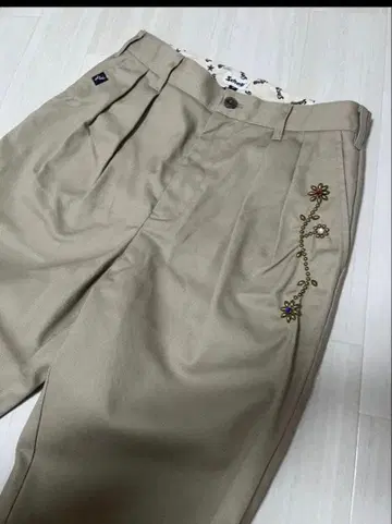 [ Schott 턱 팬츠 플라워 스터드 부착 ]