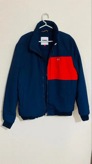 TOMMY 네이비/레드 다운 자켓