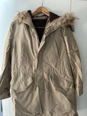 discovered 퍼 후드 밀리터리 자켓 베이지