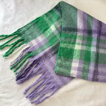 그린과 보라색 체크 무늬 머플러 프린지