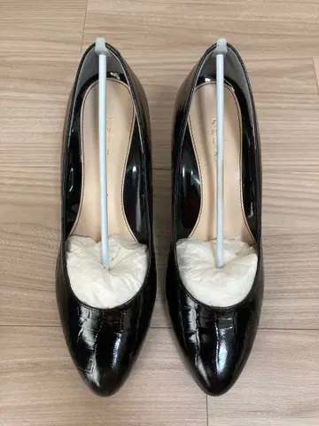 네오리즘 악어 엠보싱 블랙 하이힐 에나멜 펌프스