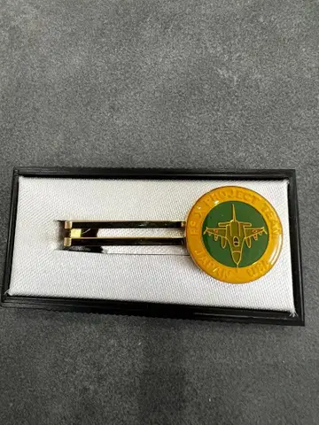 레어 항공기 로고 넥타이핀