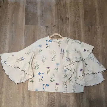 르쉘블루 꽃무늬 플레어 블라우스