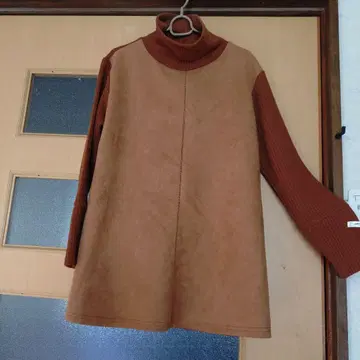 브라운 터틀넥 스웨이드풍 상의