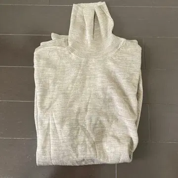 [시착만 한 미사용] 유니클로 메리노 터틀넥 스웨터 베이지