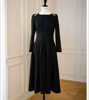 Her lip to Marylebone Pearl Midi Dress