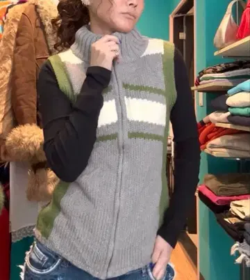 배색 하이넥 니트 베스트