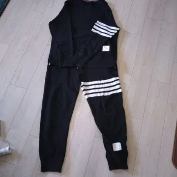 블랙 스트라이프 맨투맨 셋업