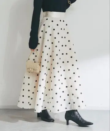 La boutique Bon Bon 도트 오간 서큘러 스커트