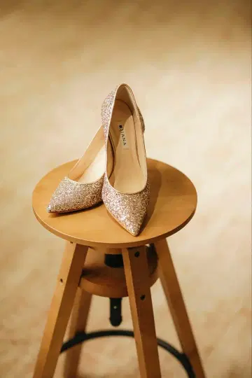 다이애나 골드 글리터 하이힐