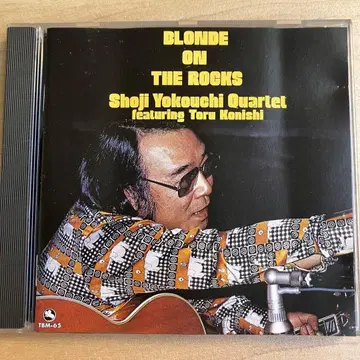 BLONDE ON THE ROCKS 요코우치