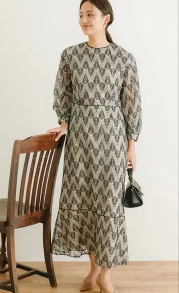 LA MAISON 리프 레이스 페플럼 원피스 어반 리서치