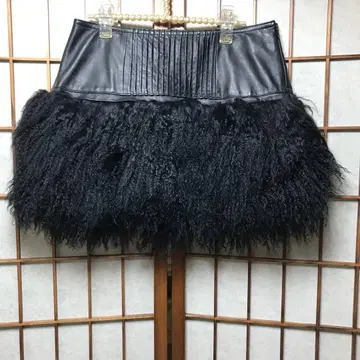 가죽과 퍼의 미니 스커트
