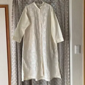 릴라시크 플라워 자카드 롱 셔츠 원피스 겉옷 나츄란 화이트