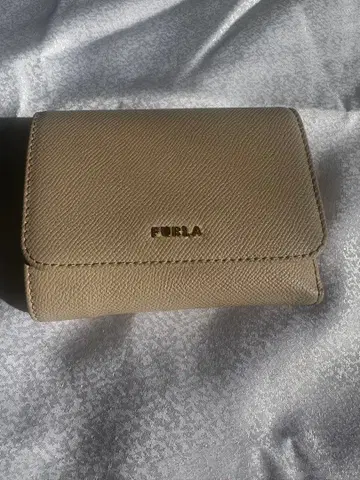 FURLA 베이지 3단 폴더형 지갑