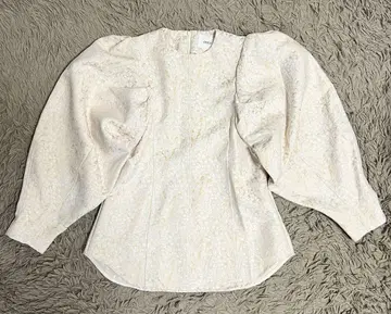 OHGA 오가 스즈란 퍼프 슬리브 블라우스 자카드