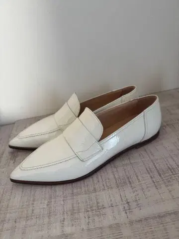 AGL 화이트 에나멜 가죽 로퍼 천연 가죽 이탈리아제 정가 48,000