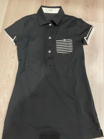 블랙 피케 셔츠와 스트라이프 스커트 세트