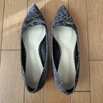 바니스뉴욕 BARNEYSNEWYORK 플랫 펌프스 레오파드 무늬