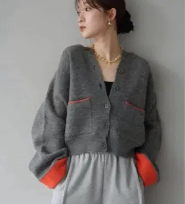바이컬러 오버 니트 가디건 자켓/lumier 같은 형태