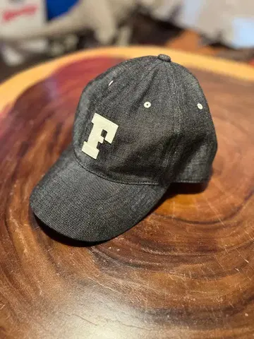 F 자수 다크 그레이 데님풍 캡