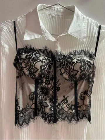 블랙 레이스 뷔스티에 꽃무늬 자수