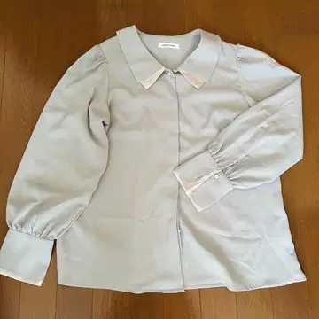 natural couture 겹침 카라 배색 블라우스 색스 블루