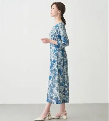 블루 계열 꽃무늬 7부 소매 롱 원피스
