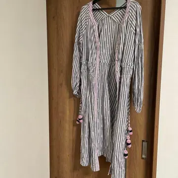 Dignam 스트라이프 패턴 긴팔 원피스