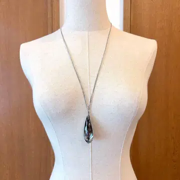 스와로브스키 롱 목걸이 티어드롭 스모크 색상 더블 체인