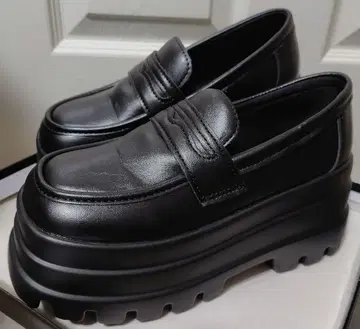 2회 사용! LOVEHUNTER 통굽 코인 로퍼 S (23.0cm)