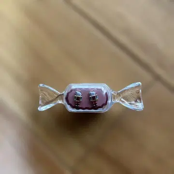 안트로폴로지 로봇형 귀걸이