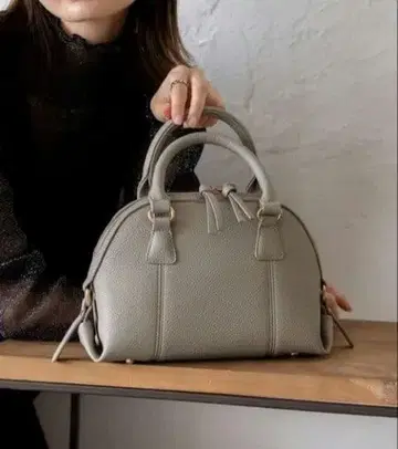 VIta Felice 라운드 지퍼 2way 미니백 그레이 새상품급