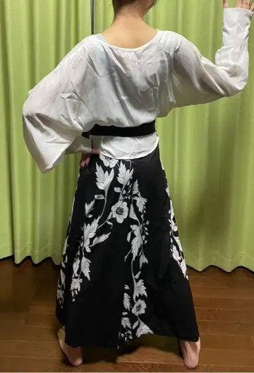 흰 벌룬 슬리브 꽃 패턴 팬츠 셋업