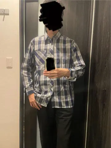 네이비 체크 무늬 긴팔 셔츠