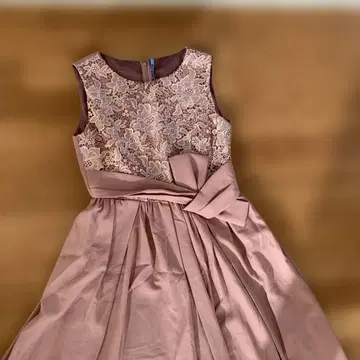 RUIRUE BOUTIQUE 자수 레이스 절개 롱 원피스 더스티 핑크