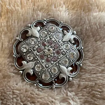 Catherine Popesco 실버 브로치